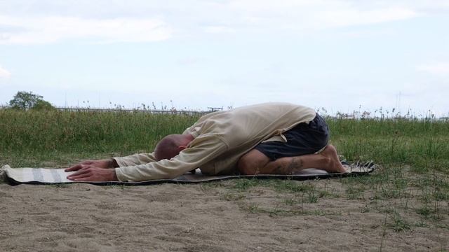 Йога. Простые упражнения для хорошего самочувствия. Убираем: Боль в спине / Усталость / Нервоз смотреть онлайн