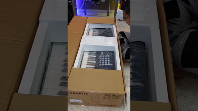 Kurzweil SP7 Grand - What's In The Box? смотреть онлайн
