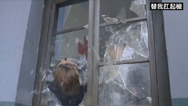 The female agent broke into the base, kicked over the Japanese samurai, and captured the leader!