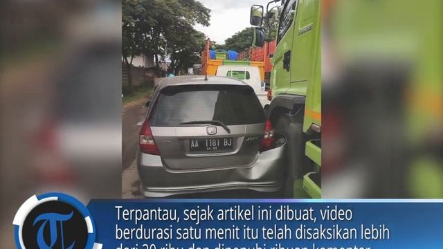 Viral! Maksa Nyalip Lewat Kiri, Mobil Honda Jazz Nyangkut di Ban Truk смотреть онлайн