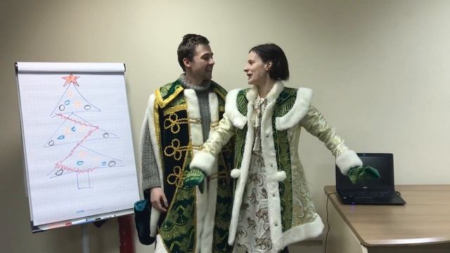 Дед Мороз Даниил и Снегурочка Варвара поют "Вот пришла пора Новый год встречать..." смотреть онлайн