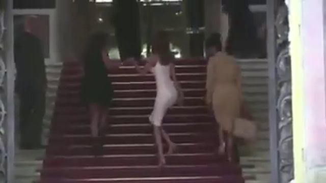 Учитесь как нужно подниматься по ступенькам смотреть онлайн