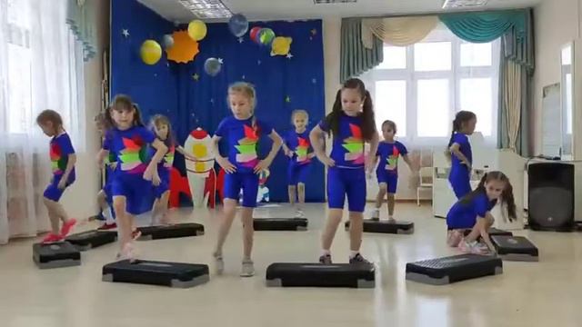 Отчетное выступление по чирлидингу ко Дню космонавтики смотреть онлайн