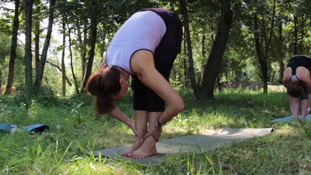 Yoga в городском парке PROФитнес смотреть онлайн