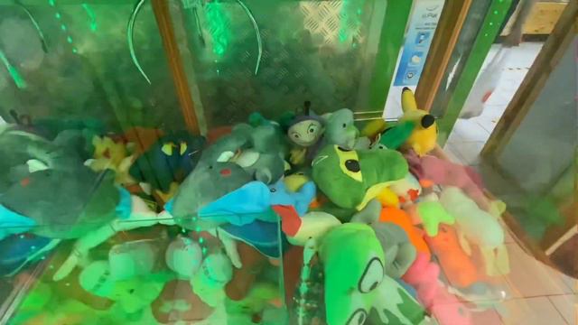 Разорили автомат ХВАТАЙКА с игрушками / Сорвалась тройня !!! смотреть онлайн