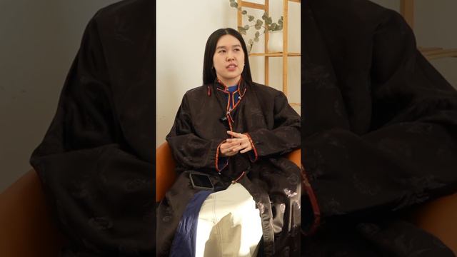 Иллюстратор Бэлика Бальжирова: "мне сразу захотелось культурно обогащаться и кушать буузы" смотреть онлайн