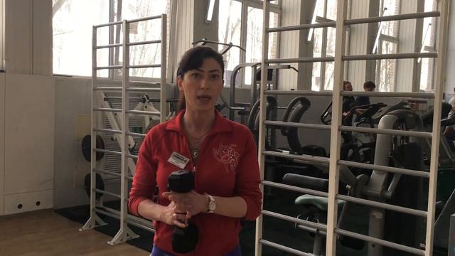 Диана Истомина. Рекомендации по выполнению упражнения для красивых ягодиц. Фитнес-клуб Академия смотреть онлайн