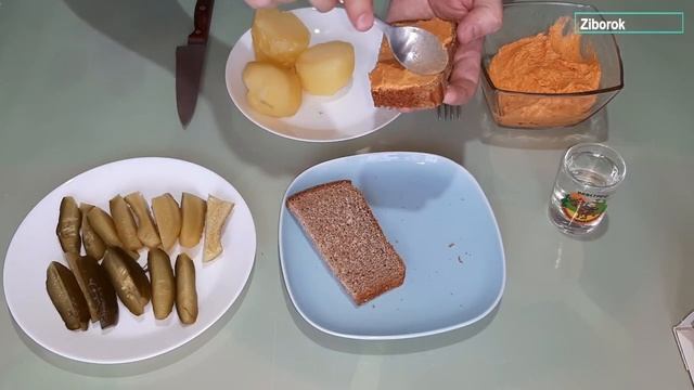 Закуска с чесноком! Закуска из сала. Быстрый рецепт. Намазка на Хлеб. Закуска из сала с чесноком! смотреть онлайн