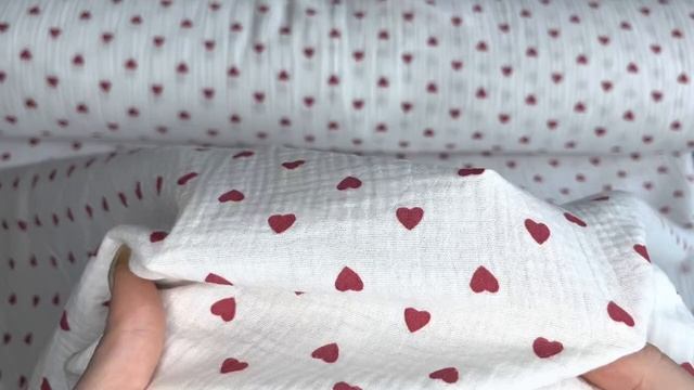 Муслин жатый Сердца красные мелкие смотреть онлайн