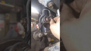 кия спектра замена задних стоек,, (амортизаторы)