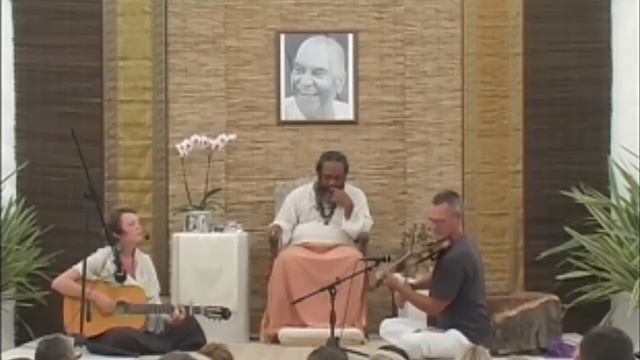 Gayatri Mantra Sung by Krishnabai смотреть онлайн