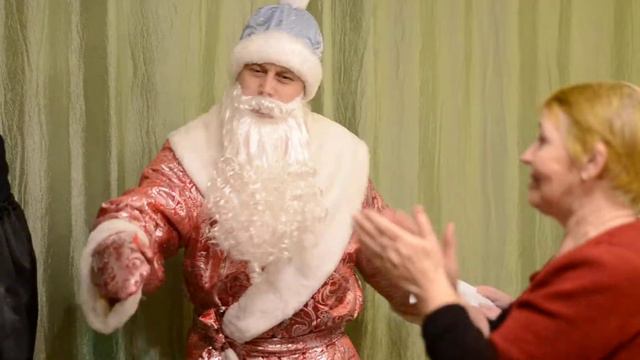 Виталий Смекалов песенка " В лесу родилась елочка,,,,," смотреть онлайн