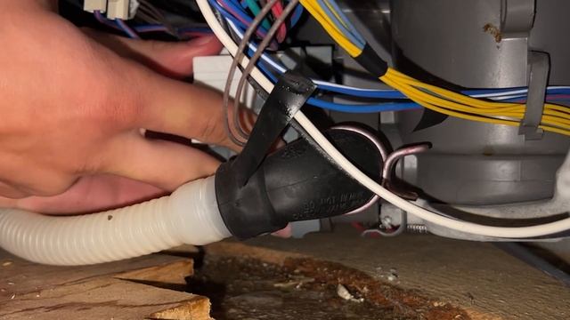 Ужасный звук. Не сливает воду в посудомоечной машине. Замена помпы в посудомоечной машине. Обучение смотреть онлайн