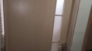 Что будет с межкомнатной дверью если поставить ее на чистую пену. Установка двери на пену. Самостро