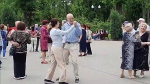 АХ ВЕЧЕРОЧЕК,ВЕЧЕРОК,А РЯДОМ МИЛАЯ