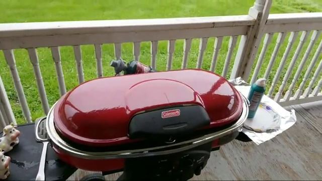 Farmers Making Burgers On The Grill смотреть онлайн