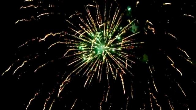 29.12.16 Высотная часть фейерверка на ТЦ Садовод смотреть онлайн