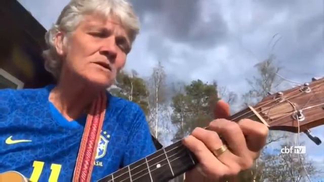 Pia Sundhage canta música de Alceu Valença. Muito bom!!! смотреть онлайн