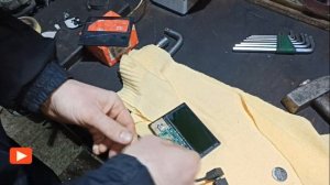 Как поменять батарейки на светофильтре СВАРОЧНОЙ МАСКИ ХАМЕЛИОН. Смешное и Полезное. FUNNY & USEFUL