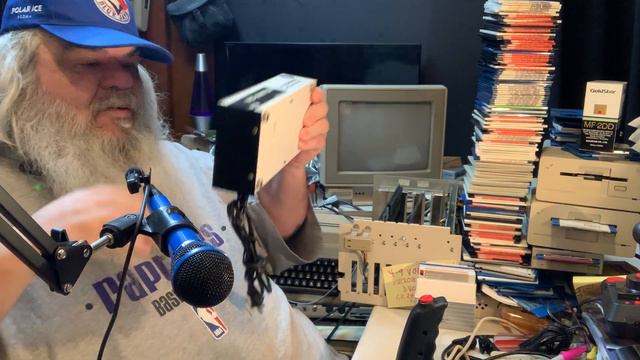 VIC SWITCH A First Look! C64 C128 Vic-20 Serial Port Sharing - Handic Made In Sweden - Episode 1953 смотреть онлайн