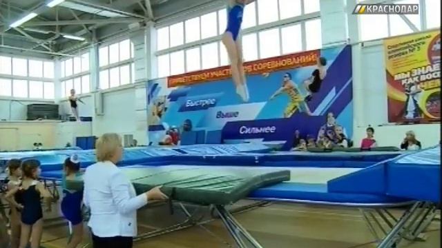 Турнир по прыжкам на батуте в Краснодаре собрал более 400 участников смотреть онлайн