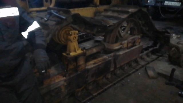 Бульдозер Б10М2 демонтаж тележки, замена катков,, 93 смотреть онлайн