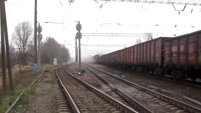 Российский ВЛ80 идет со стороны Брянска смотреть онлайн