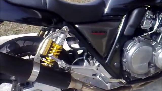 Exhaust sound check on Jamo's CB400 SF