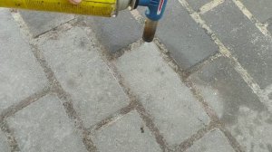 Удаление разлитой соляры, дизтопливо с тротуарной плитки