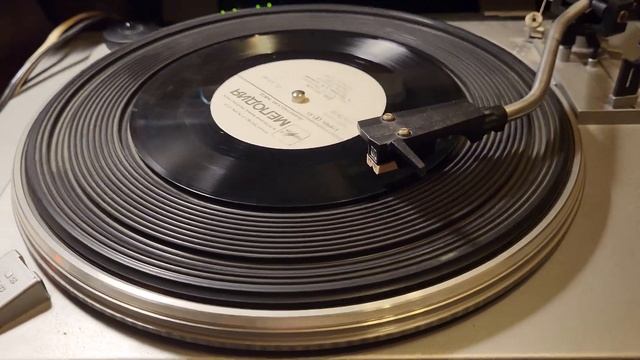 Проигрыватель пластинок Вега ЭП-110 1989г.в. Первое включение после 15 лет простоя. смотреть онлайн