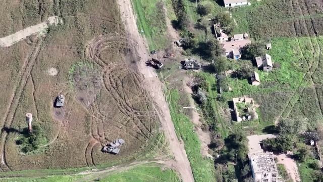 ВДВ. Жжёт бронетехнику жёлтых.. смотреть онлайн