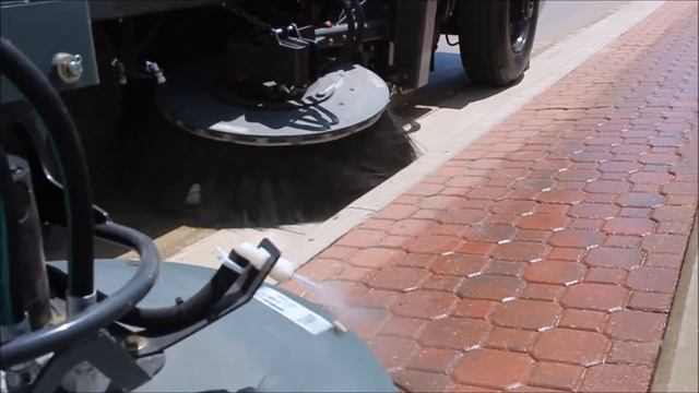Global Sweepers - Front Articulating Broom Option смотреть онлайн