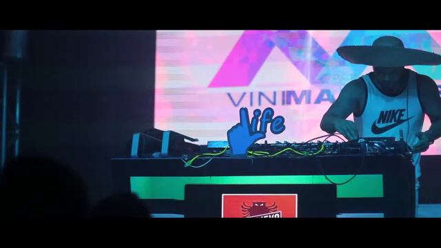 Teaser Dj Vini Martins смотреть онлайн