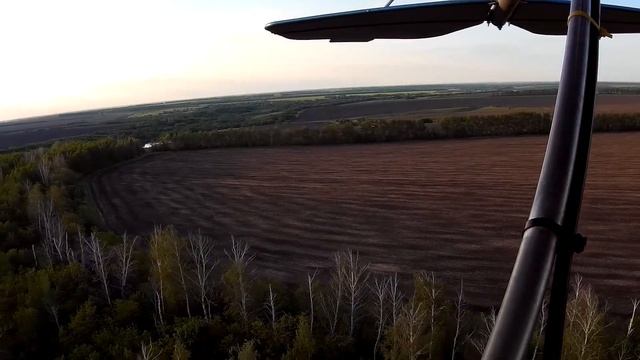 Взлет и посадка самодельного самолета. Вид назад. смотреть онлайн