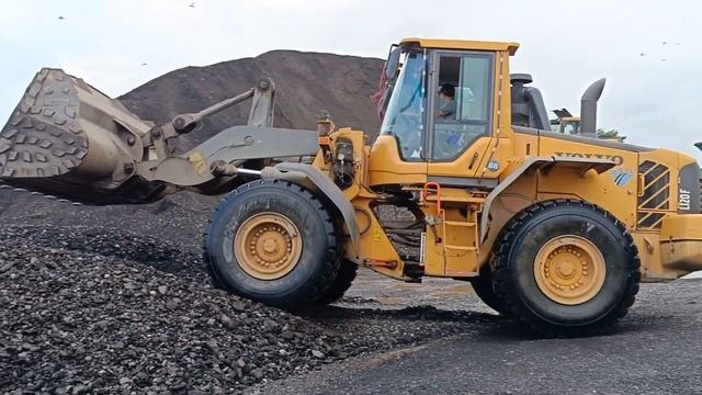 Volvo Loader L120F | Volvo Loader Chalana Sikhe || Volvo Loader Operating || वोल्वो लोडर चलाना सीखे