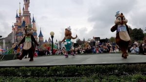 Disneyland® Paris Park Parade Диснейленд Париж Звезды Диснея на параде.