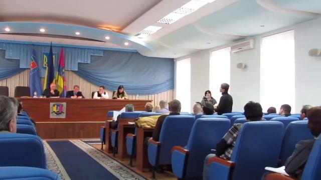 Главное ликвидировать "Лисичанский троллейбус", а возместить зарплаты работникам? Депутаты подумали смотреть онлайн