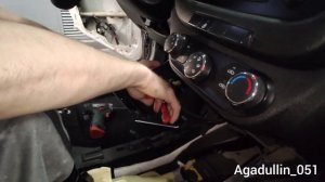 Kia Сeed 2 поколения. Как разобрать центральную консоль? Как разобрать центральную тоннель? И Как же