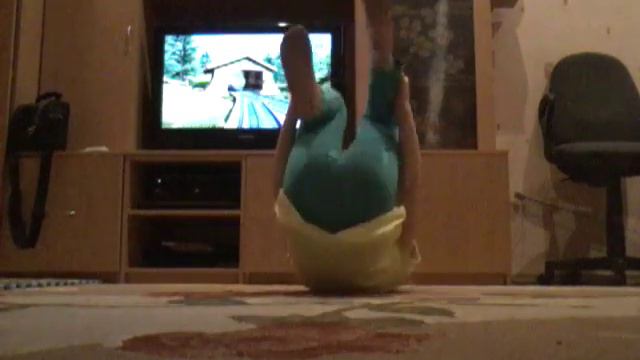 Мое первое видео на моем канале!Смотрите все немогу смеюсь!!!😂😂 смотреть онлайн