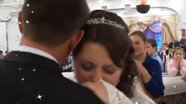 Шикарный подарок от отца дочери на свадьбе))Очень трогательная песня) смотреть онлайн