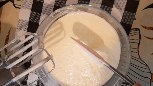 Вкусно мороженое пломбир на лето.Fast ice-cream+milk in summer. смотреть онлайн