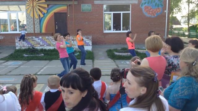 танец воспитателей для выпускников д/с, пгт Бисерть смотреть онлайн