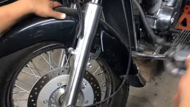 Como cambiar la llanta de una motocicleta смотреть онлайн