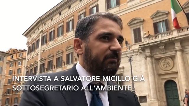 Giovani turisti a Montecitorio смотреть онлайн