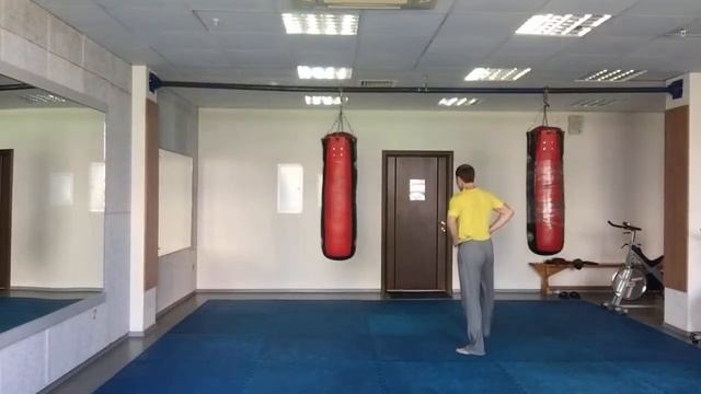 Тренировка в спортзале. Отработка ударов на груше. Техника рук и техника ног - Чакры ТВ смотреть онлайн