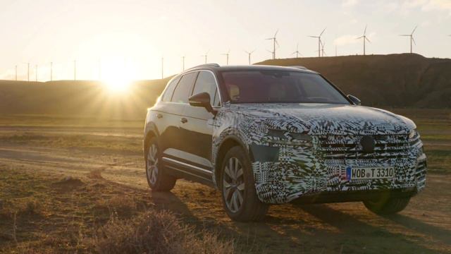 The all new VW Touareg COVERT DRIVE SPAIN Preview in Aquamarine Blue смотреть онлайн