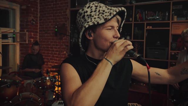 VADEE - Диор (Live) смотреть онлайн