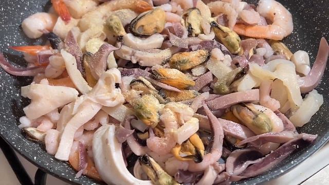 ПАСТА В СЛИВОЧНОМ СОУСЕ С МОРЕПРОДУКТАМИ это блюдо из Итальянского ресторана удивит вас! смотреть онлайн