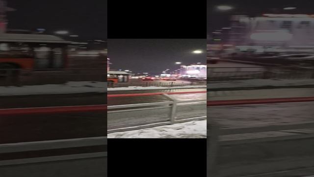 ЧТО ВИДЯТ ГОСТИ НИЖНЕГО НОВГОРОДА ВЫЙДЯ С ПОЕЗДА. Площадь Революции, Вокзал. Видео от 05.02.2023 г смотреть онлайн