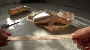 КАК ПРИШИТЬ ЛЕНТЫ К ПУАНТАМ_ БАЛЕТ ДЛЯ НОВИЧКОВ..mp4